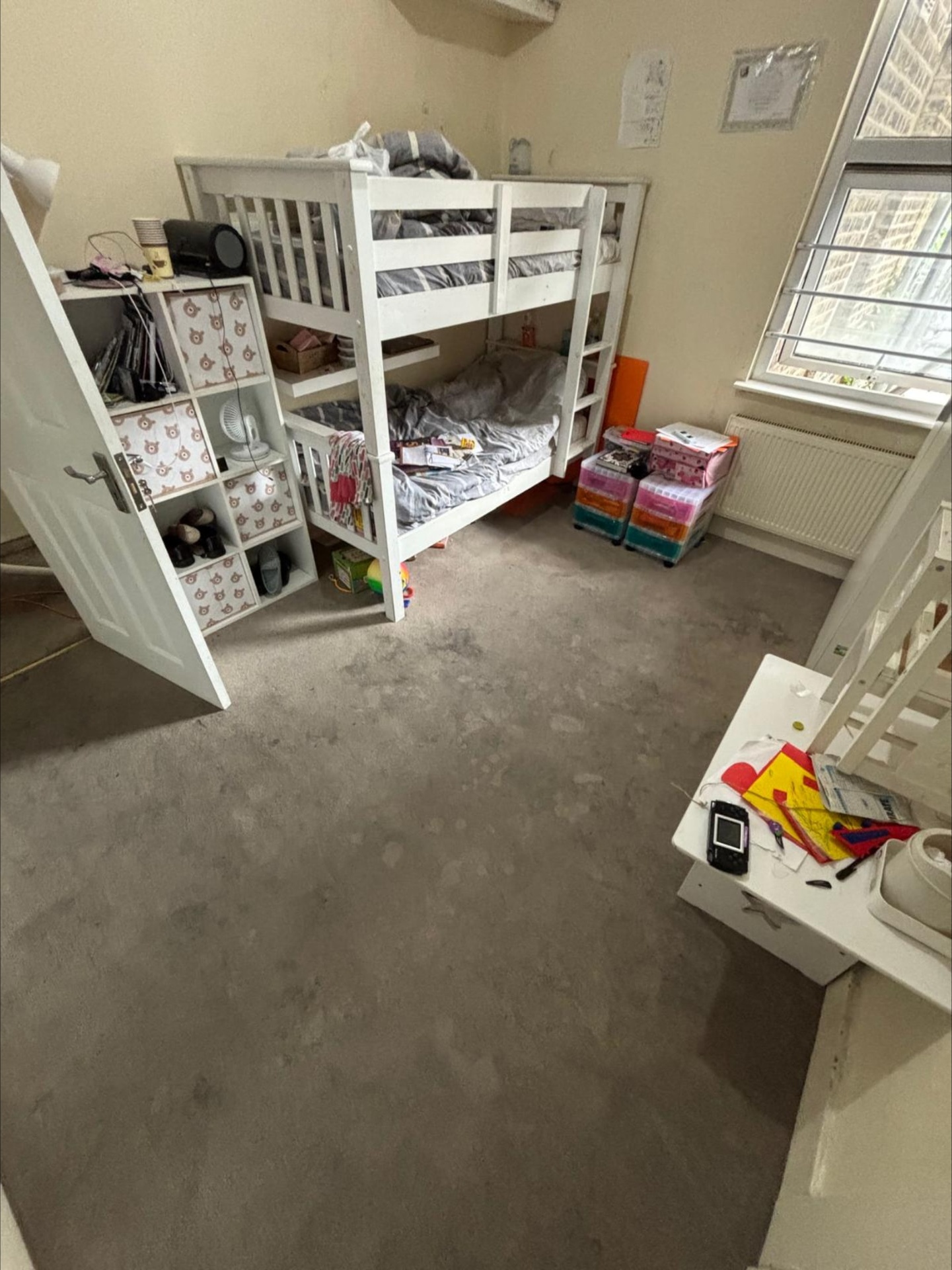 Bedroom carpet before cleaning